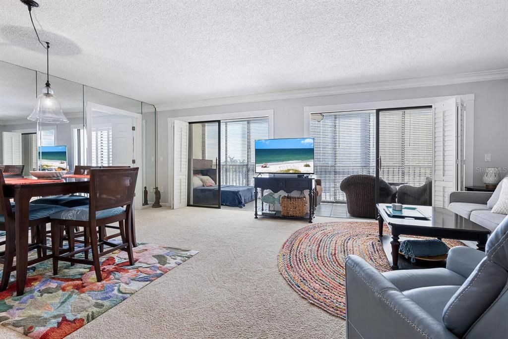 For Sale: $598,000 (1 beds, 1 baths, 918 Square Feet)