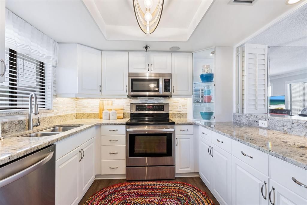 For Sale: $598,000 (1 beds, 1 baths, 918 Square Feet)