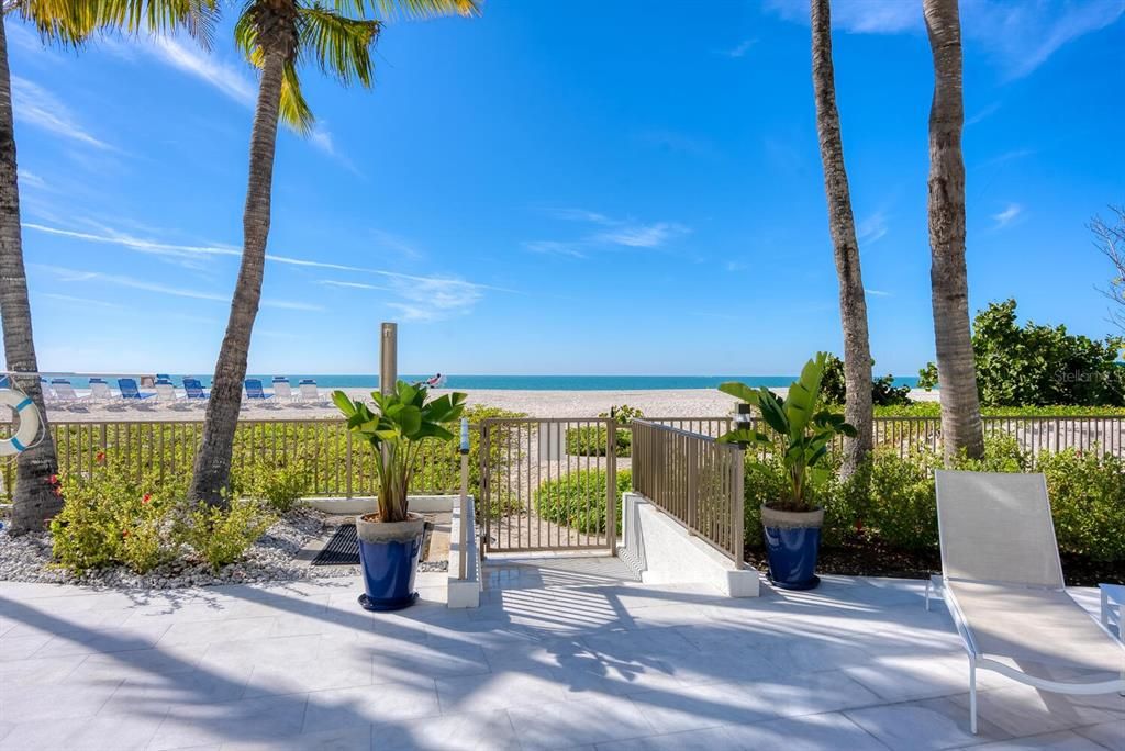 For Sale: $598,000 (1 beds, 1 baths, 918 Square Feet)