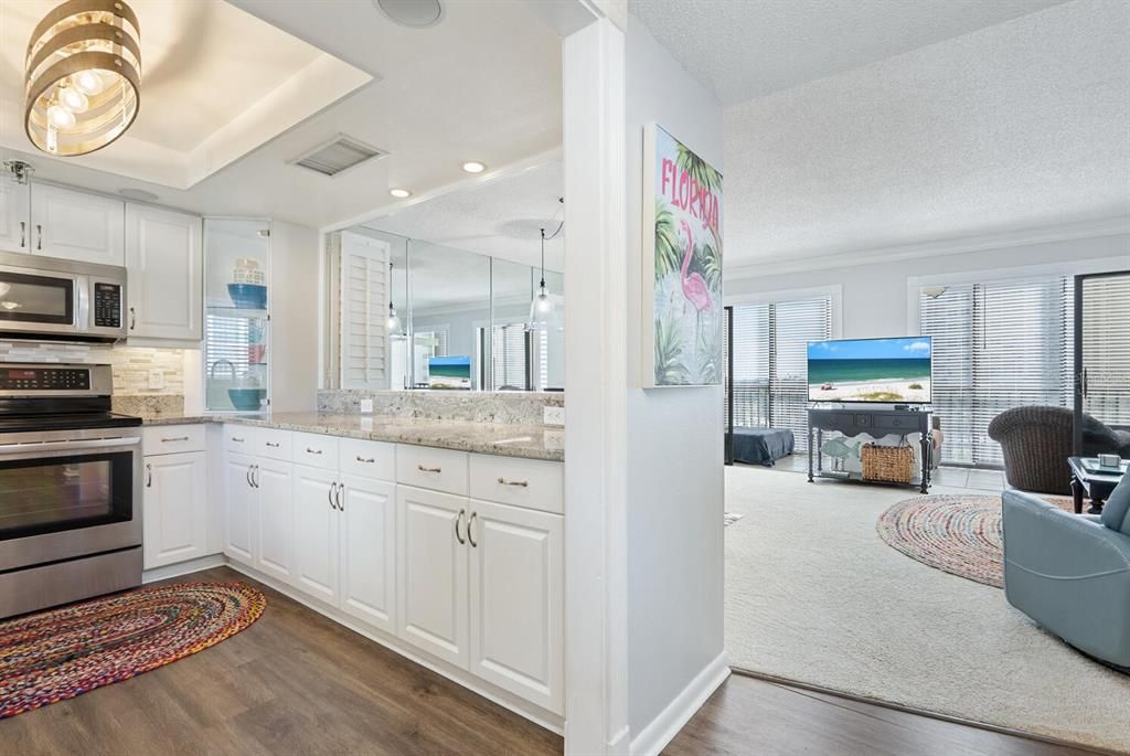 For Sale: $598,000 (1 beds, 1 baths, 918 Square Feet)