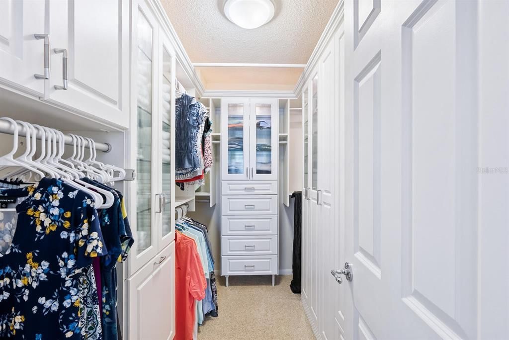 For Sale: $598,000 (1 beds, 1 baths, 918 Square Feet)