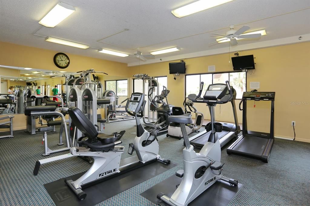 For Sale: $598,000 (1 beds, 1 baths, 918 Square Feet)