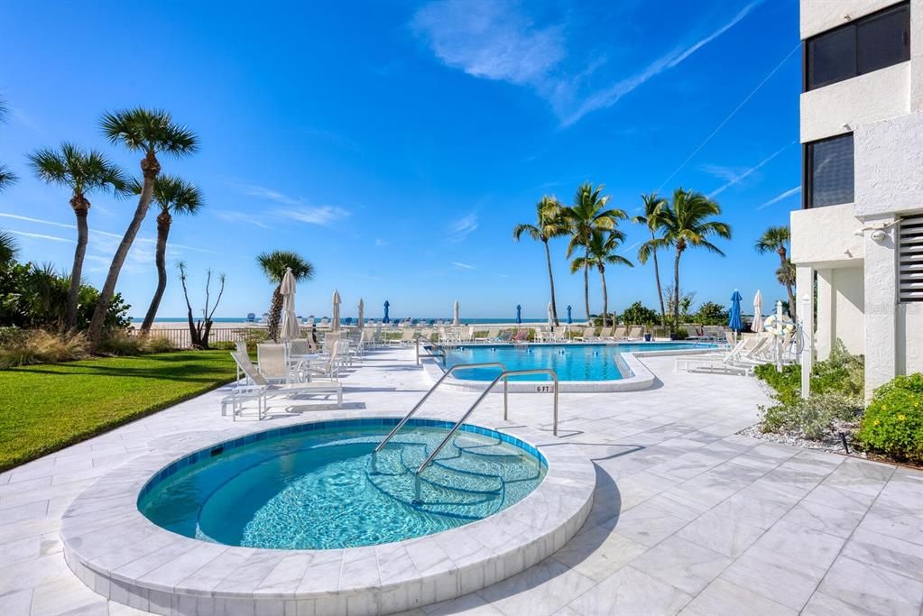 For Sale: $598,000 (1 beds, 1 baths, 918 Square Feet)