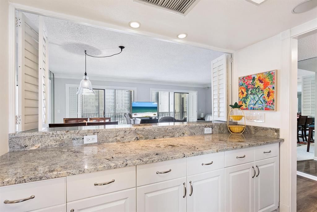 For Sale: $598,000 (1 beds, 1 baths, 918 Square Feet)