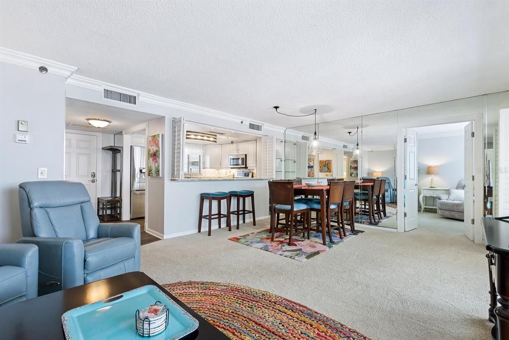 For Sale: $598,000 (1 beds, 1 baths, 918 Square Feet)
