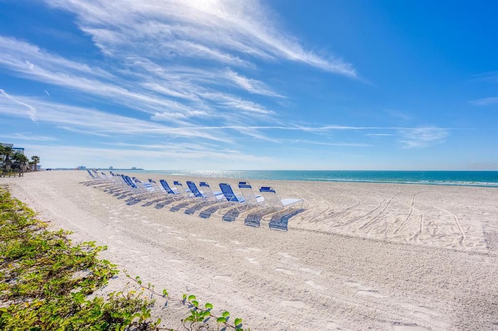 For Sale: $598,000 (1 beds, 1 baths, 918 Square Feet)