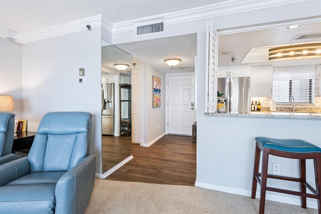 For Sale: $598,000 (1 beds, 1 baths, 918 Square Feet)