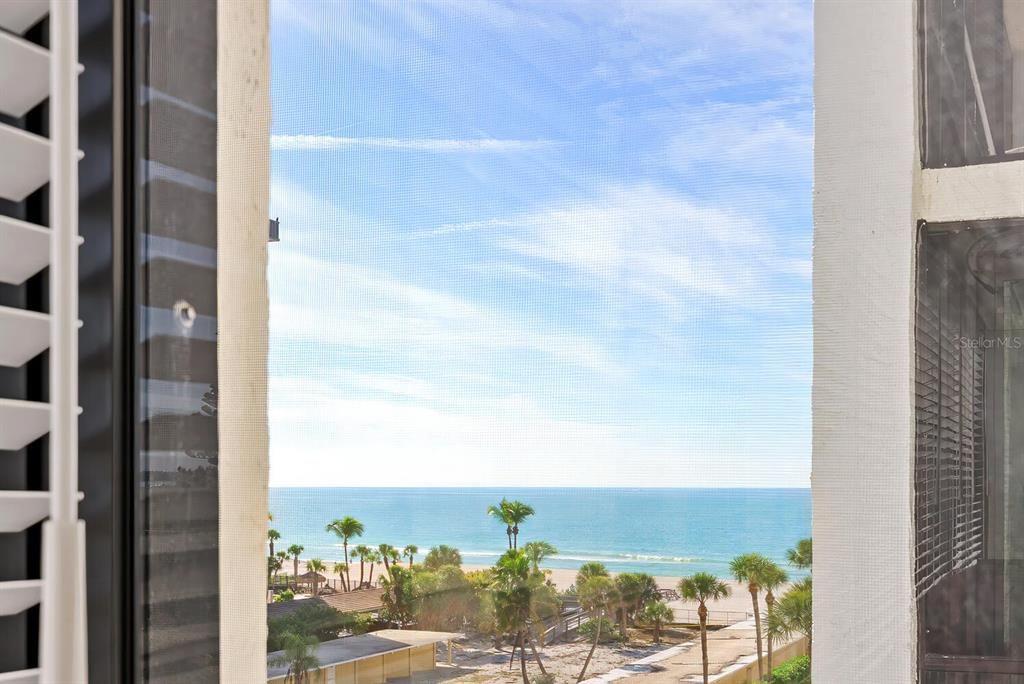 For Sale: $598,000 (1 beds, 1 baths, 918 Square Feet)