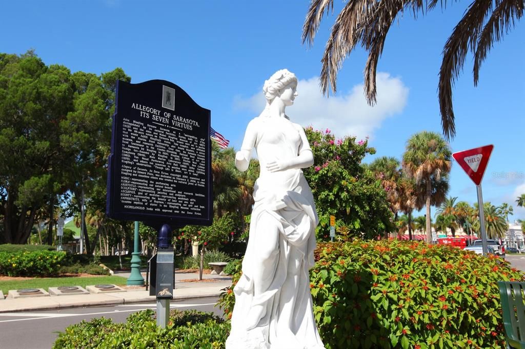 For Sale: $598,000 (1 beds, 1 baths, 918 Square Feet)