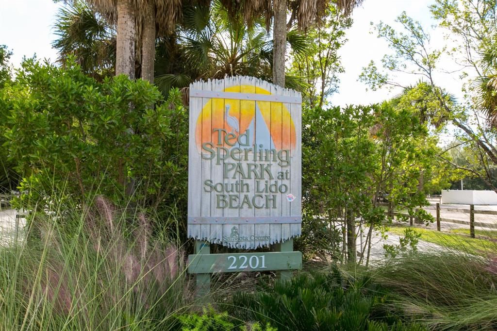 For Sale: $598,000 (1 beds, 1 baths, 918 Square Feet)