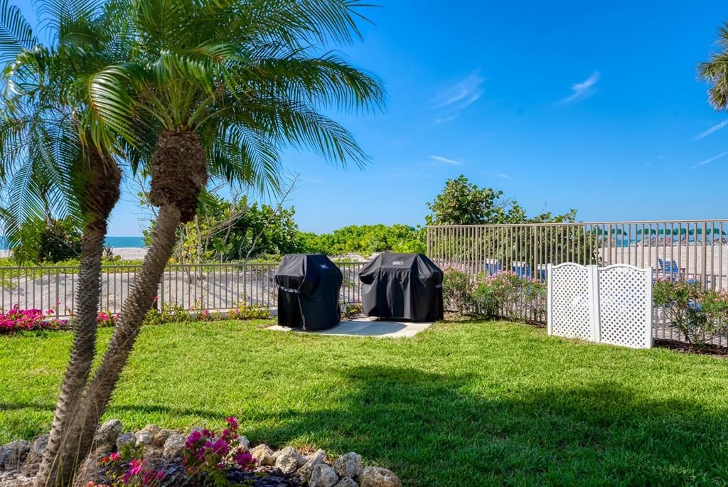 For Sale: $598,000 (1 beds, 1 baths, 918 Square Feet)