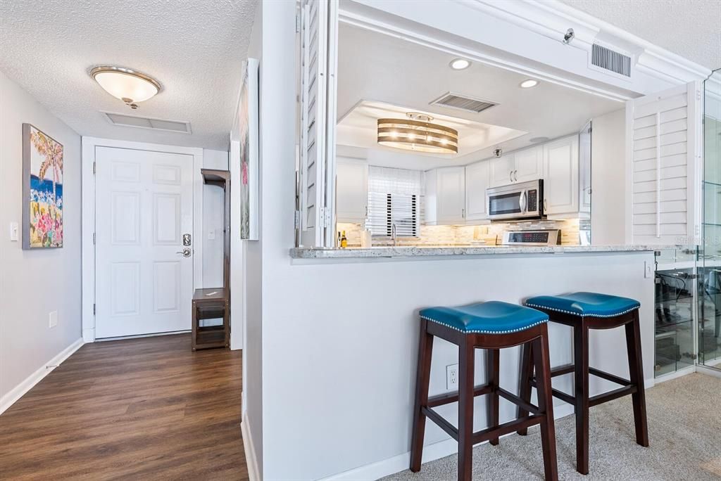 For Sale: $598,000 (1 beds, 1 baths, 918 Square Feet)