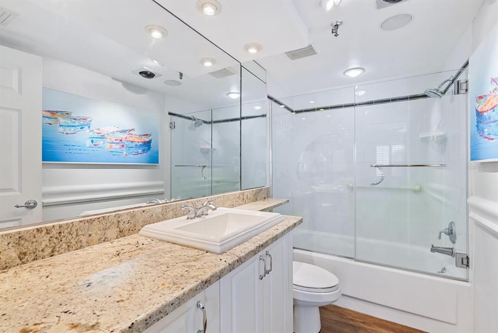 For Sale: $598,000 (1 beds, 1 baths, 918 Square Feet)