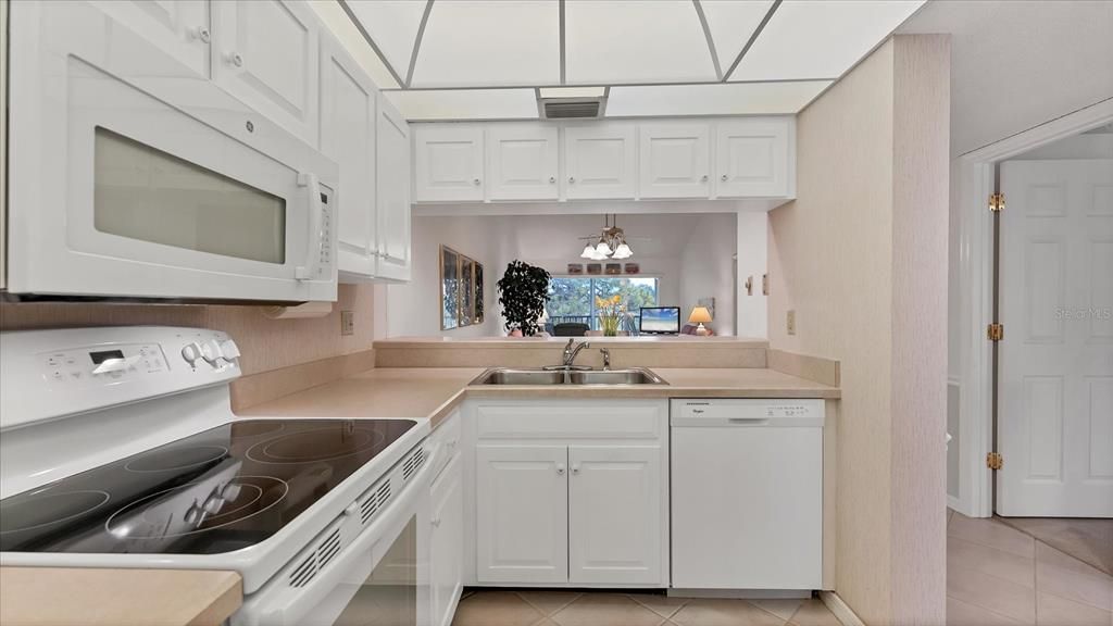 待售: $190,000 (2 贝兹, 2 浴室, 1110 平方英尺)