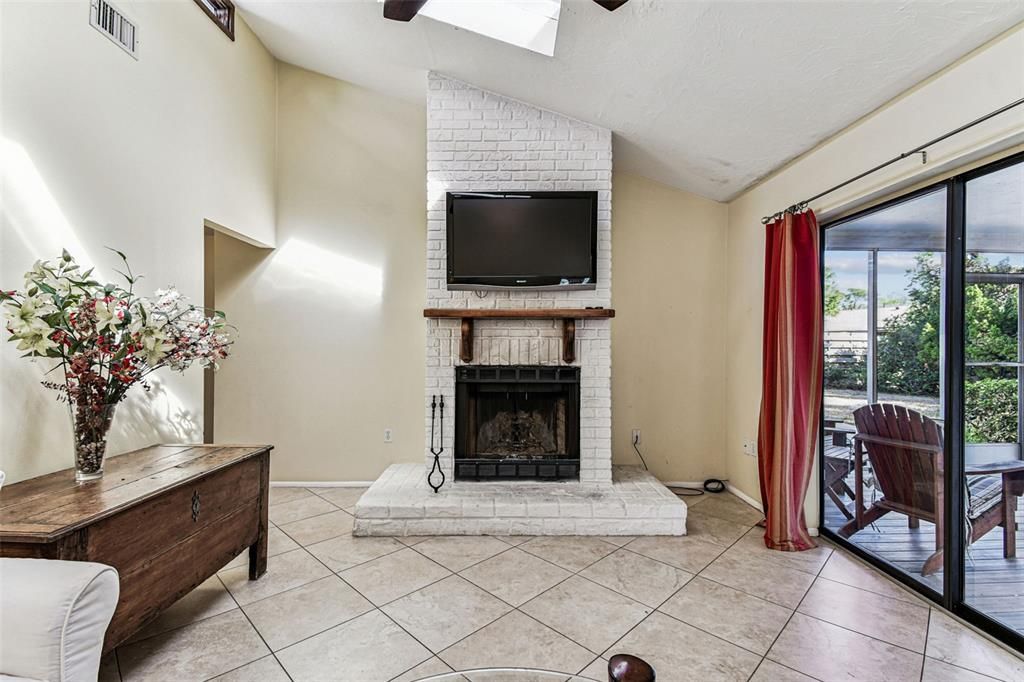 На продажу: $399,000 (3 спален, 2 ванн, 1629 Квадратных фут)