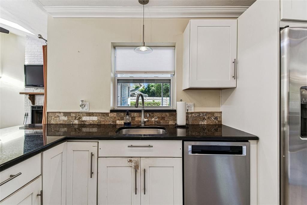 На продажу: $399,000 (3 спален, 2 ванн, 1629 Квадратных фут)