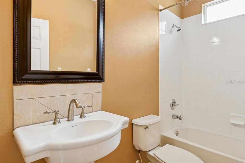 En Venta: $370,000 (3 camas, 2 baños, 1687 Pies cuadrados)