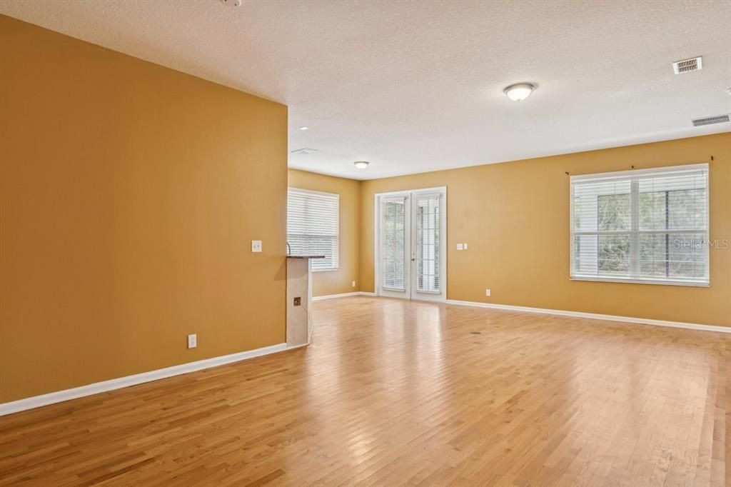 En Venta: $370,000 (3 camas, 2 baños, 1687 Pies cuadrados)