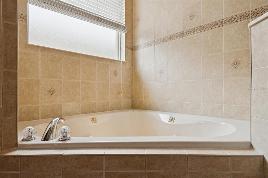 En Venta: $370,000 (3 camas, 2 baños, 1687 Pies cuadrados)