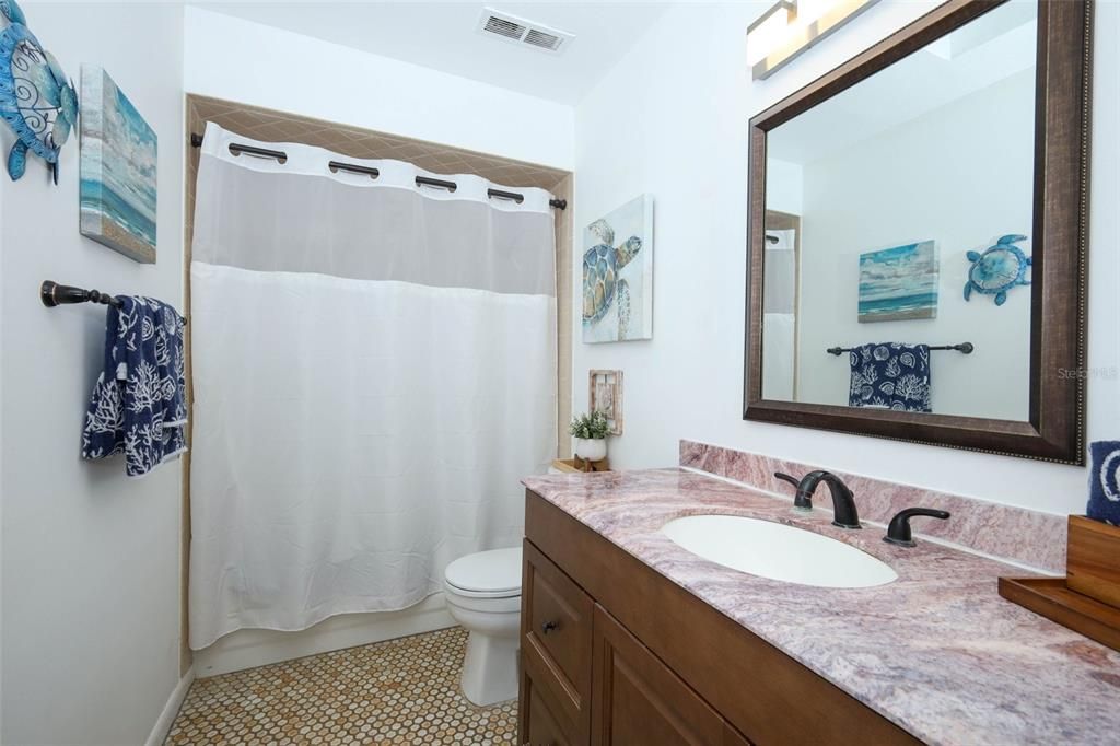 待售: $315,000 (2 贝兹, 2 浴室, 1036 平方英尺)