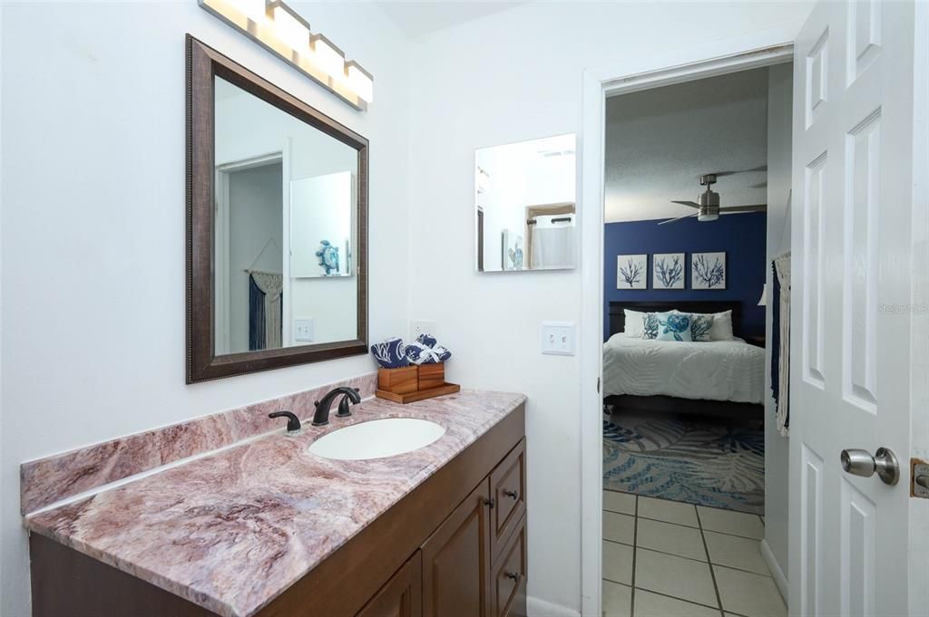 待售: $315,000 (2 贝兹, 2 浴室, 1036 平方英尺)