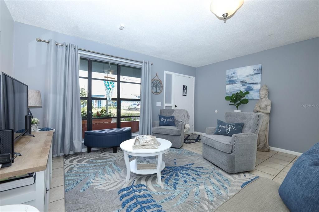 待售: $315,000 (2 贝兹, 2 浴室, 1036 平方英尺)