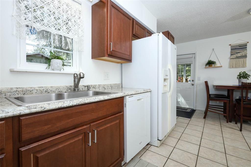 待售: $315,000 (2 贝兹, 2 浴室, 1036 平方英尺)