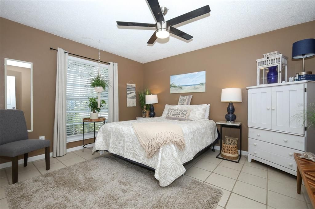 待售: $315,000 (2 贝兹, 2 浴室, 1036 平方英尺)