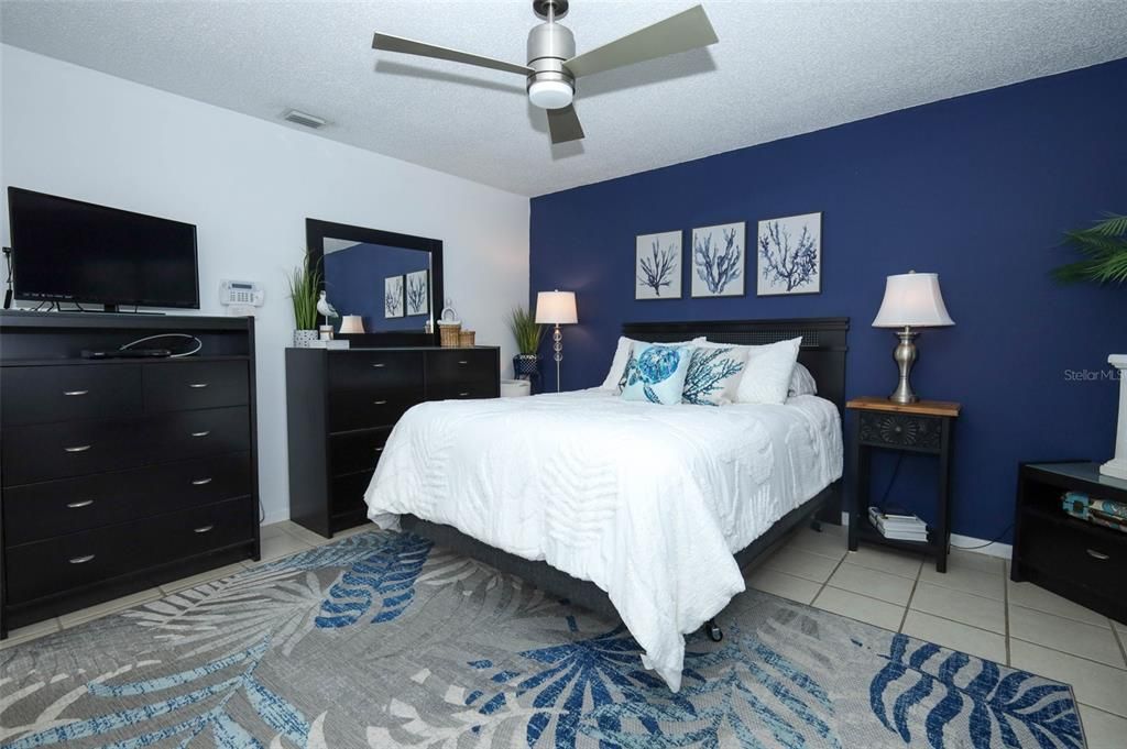 待售: $315,000 (2 贝兹, 2 浴室, 1036 平方英尺)