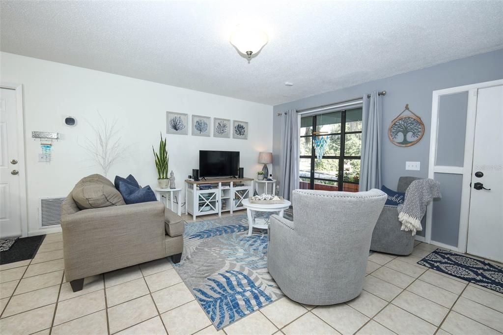 待售: $315,000 (2 贝兹, 2 浴室, 1036 平方英尺)