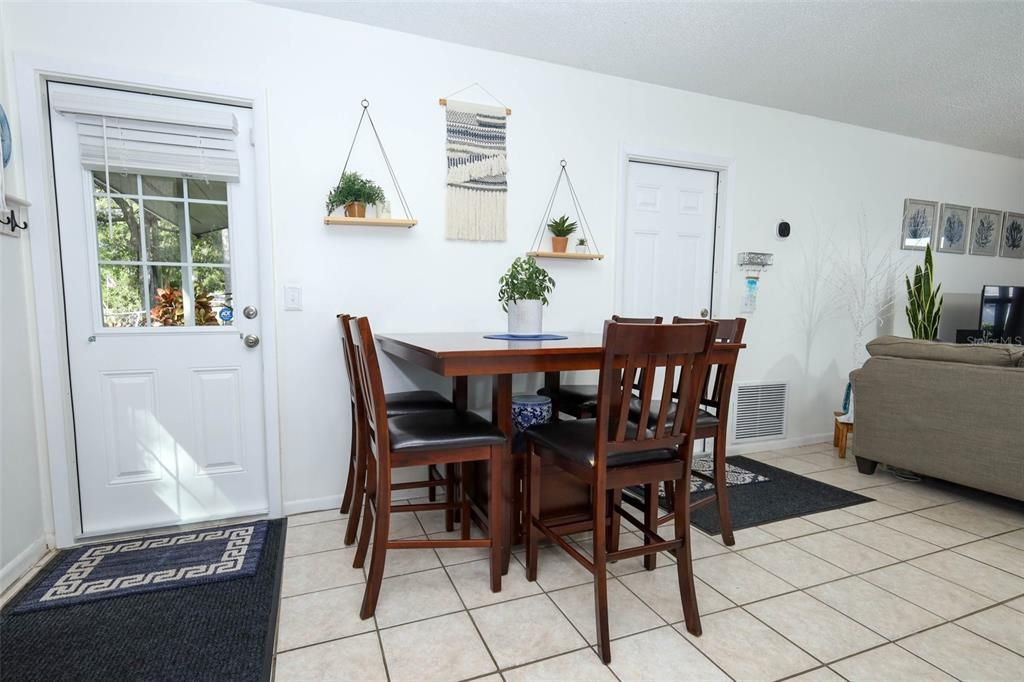 待售: $315,000 (2 贝兹, 2 浴室, 1036 平方英尺)