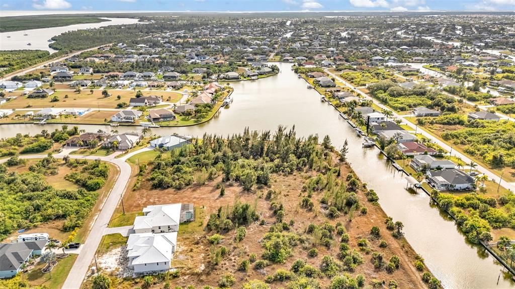 For Sale: $689,000 (3 beds, 3 baths, 2208 Square Feet)