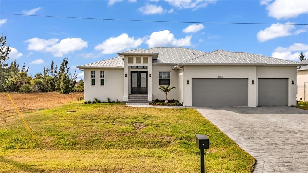 For Sale: $689,000 (3 beds, 3 baths, 2208 Square Feet)