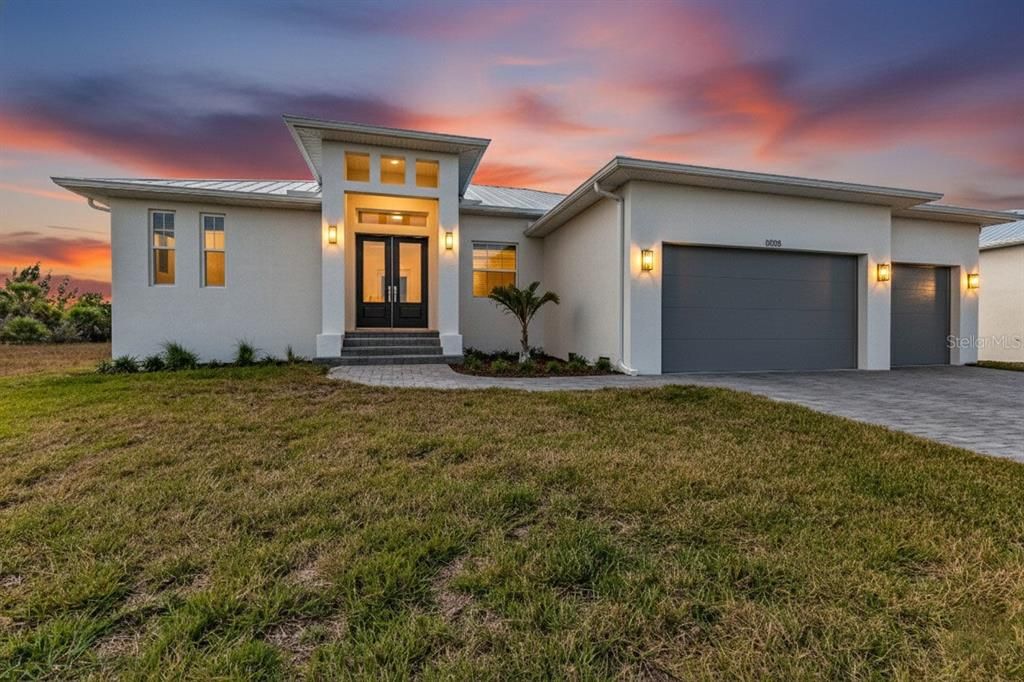 For Sale: $689,000 (3 beds, 3 baths, 2208 Square Feet)