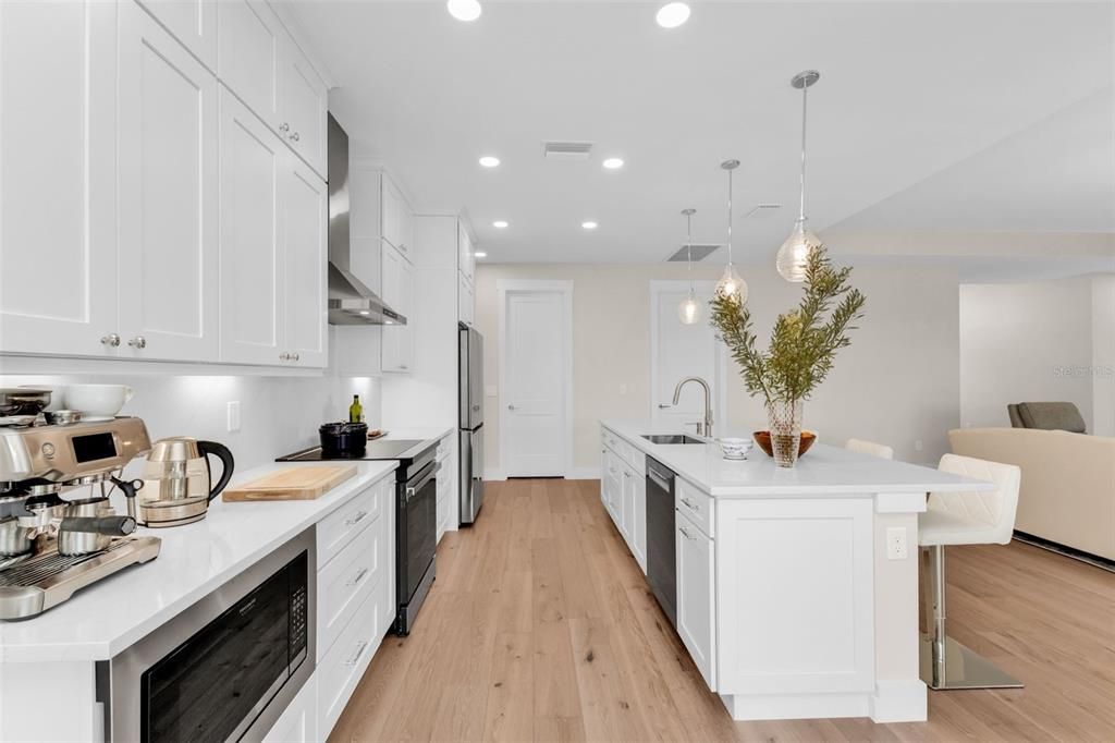 For Sale: $689,000 (3 beds, 3 baths, 2208 Square Feet)