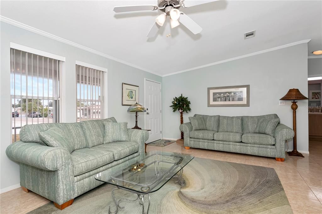 En Venta: $365,000 (3 camas, 2 baños, 1350 Pies cuadrados)