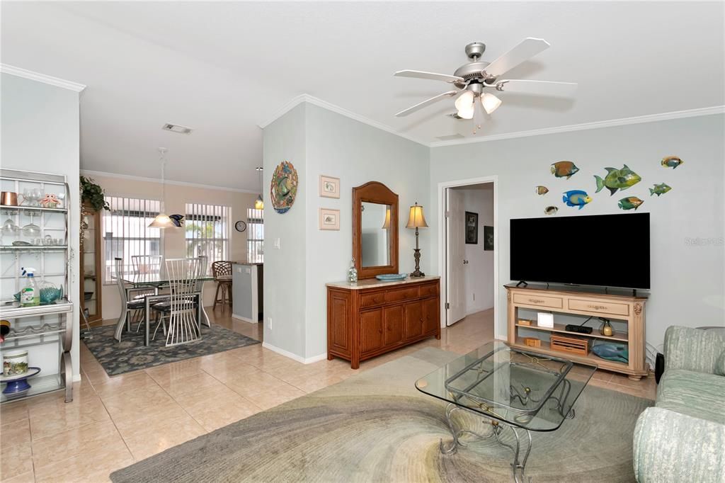 En Venta: $365,000 (3 camas, 2 baños, 1350 Pies cuadrados)