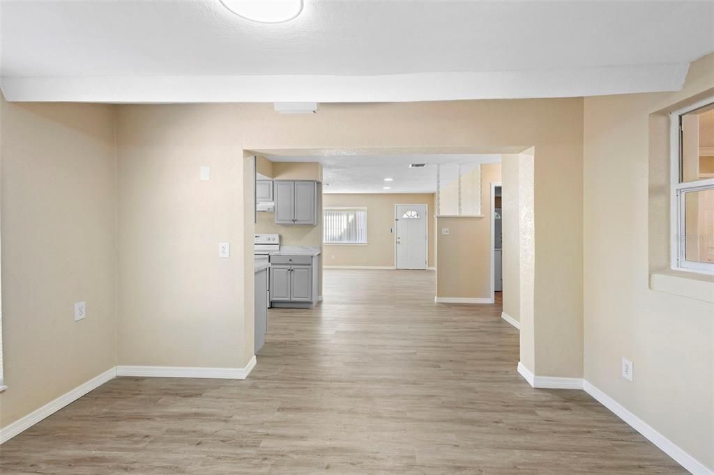 En Venta: $325,000 (4 camas, 3 baños, 1860 Pies cuadrados)