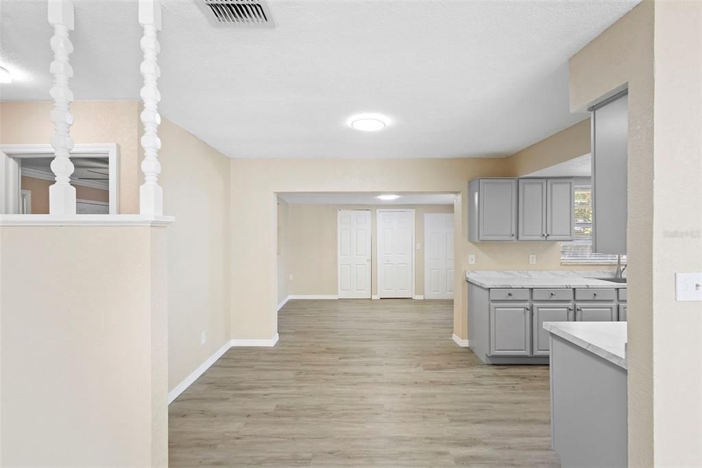 En Venta: $325,000 (4 camas, 3 baños, 1860 Pies cuadrados)