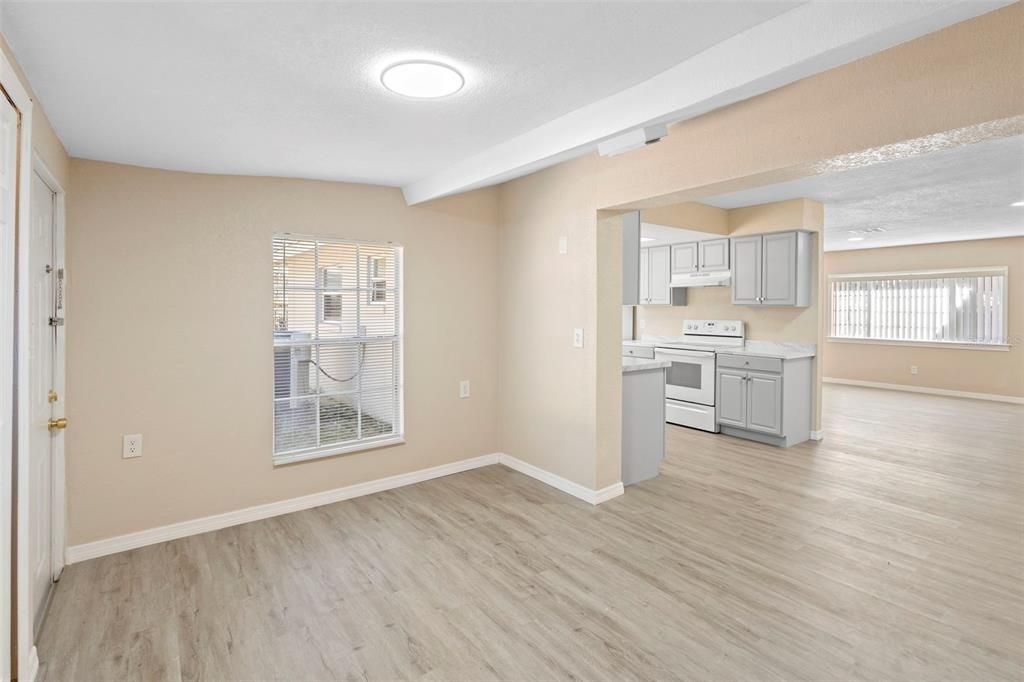 En Venta: $325,000 (4 camas, 3 baños, 1860 Pies cuadrados)