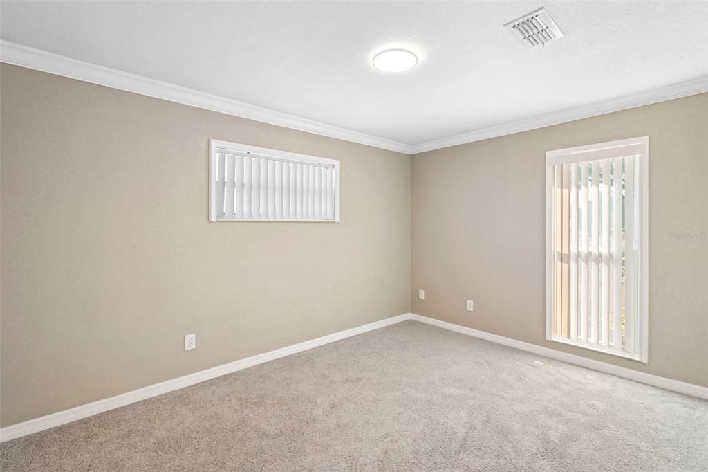 En Venta: $325,000 (4 camas, 3 baños, 1860 Pies cuadrados)