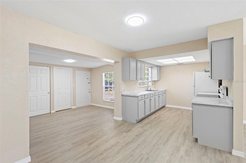 En Venta: $325,000 (4 camas, 3 baños, 1860 Pies cuadrados)