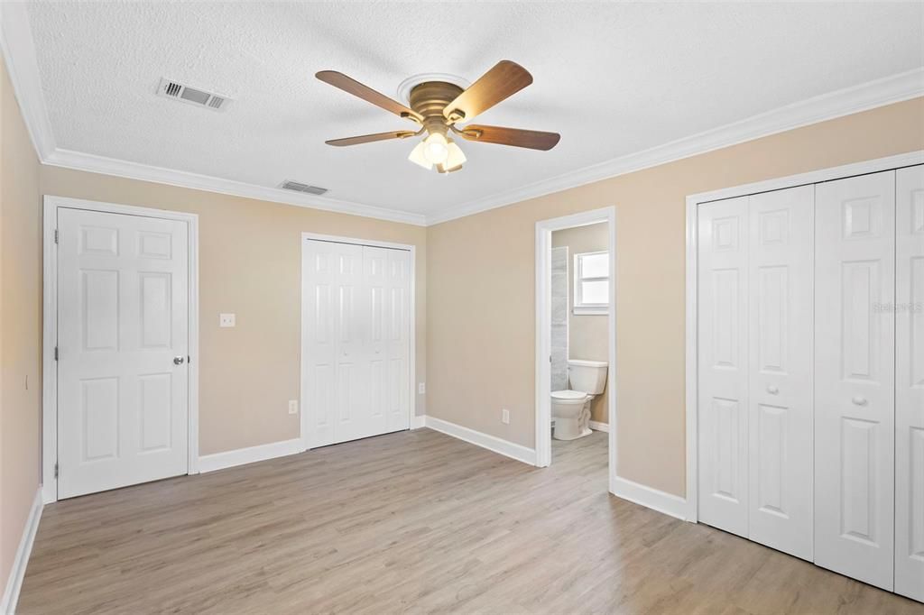 En Venta: $325,000 (4 camas, 3 baños, 1860 Pies cuadrados)