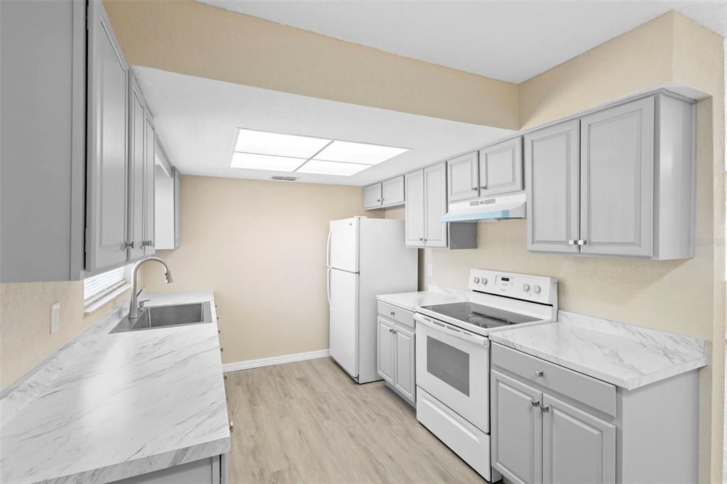 En Venta: $325,000 (4 camas, 3 baños, 1860 Pies cuadrados)