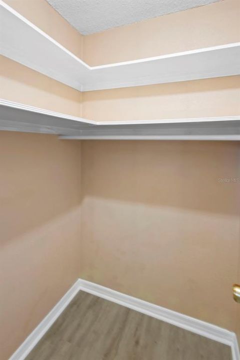 En Venta: $325,000 (4 camas, 3 baños, 1860 Pies cuadrados)