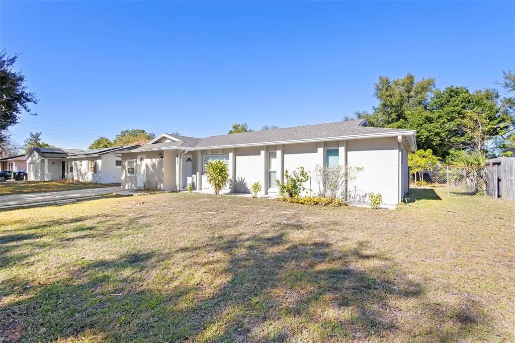 En Venta: $325,000 (4 camas, 3 baños, 1860 Pies cuadrados)