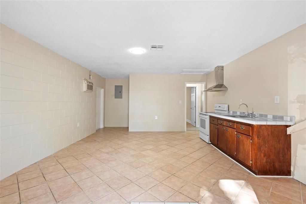 En Venta: $325,000 (4 camas, 3 baños, 1860 Pies cuadrados)