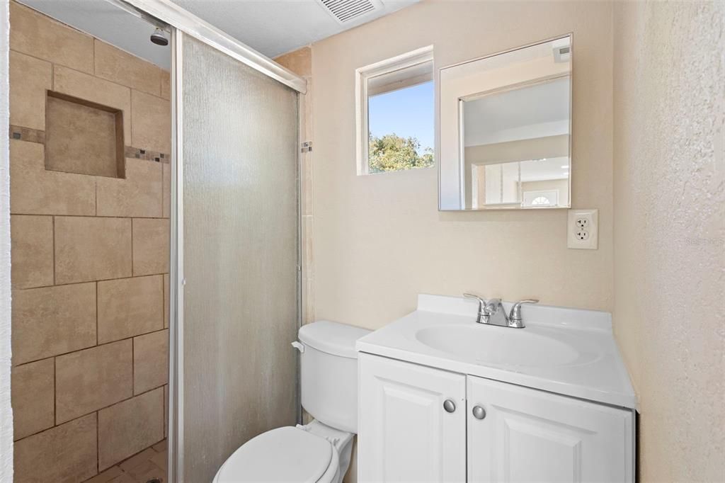 En Venta: $325,000 (4 camas, 3 baños, 1860 Pies cuadrados)