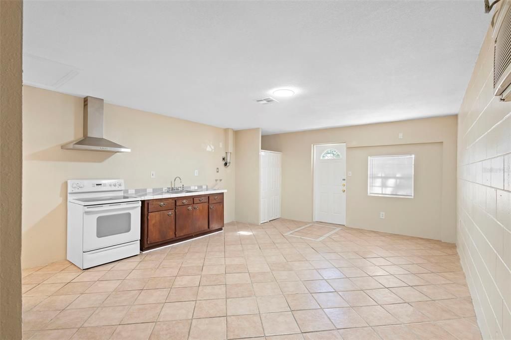 En Venta: $325,000 (4 camas, 3 baños, 1860 Pies cuadrados)