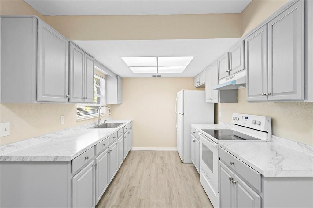 En Venta: $325,000 (4 camas, 3 baños, 1860 Pies cuadrados)